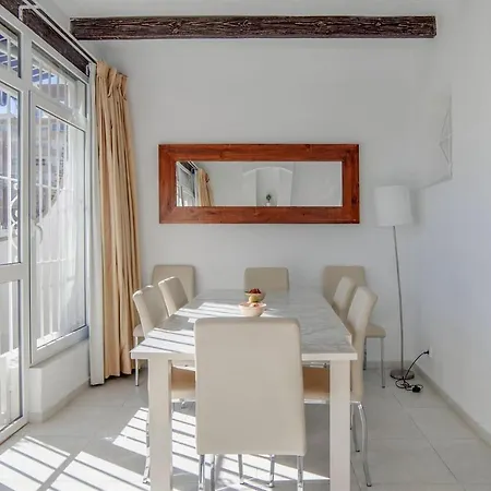 Lovely Townhouse Next To The Beach Holiday home *